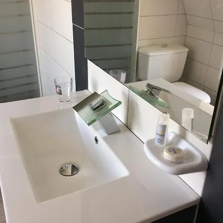 Hotel La Couronne 2*