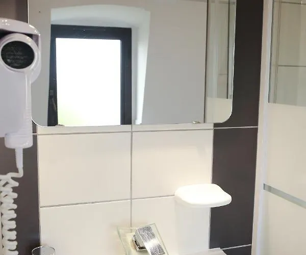 La Couronne Hotell 2*